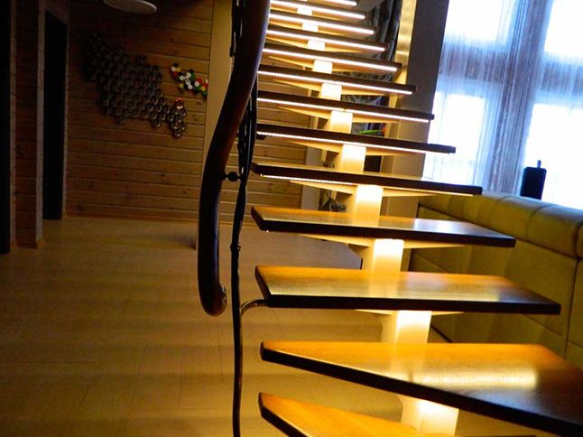 Освещение Лестницы: Путь к Безопасности и Эстетике